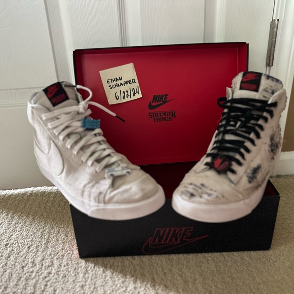 Sneakers - Picture 8 of 16